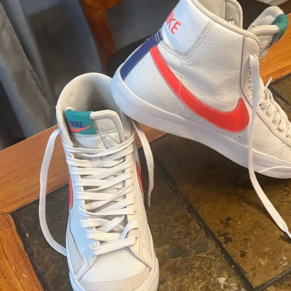 Nike High-Top Sneakers in White and Red with Teal Accents - Picture 4 of 7